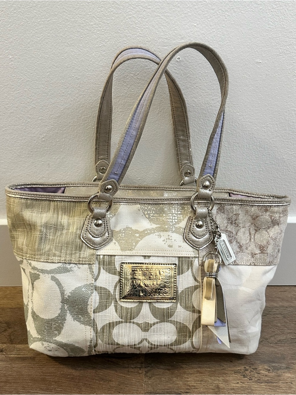 Coach Poppy Glam Patchwork Signature Tote Bag Style 16926 Metallic Canvas - Picture 3 of 10